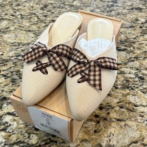 NWB Vivaia slides size 8.5